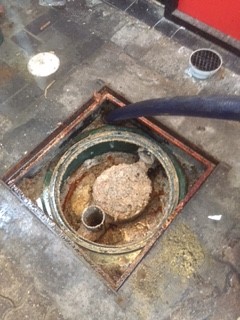 remove lid grease trap